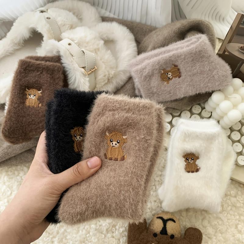 🎁Neujahrs-Sonderangebot für 9,99 £!!⚡1 kaufen, 3 Paar erhalten⚡Über 50.000 verkauft!💖Kuschelige, warme Plüschsocken für Damen mit niedlicher Highland-Cow-Stickerei