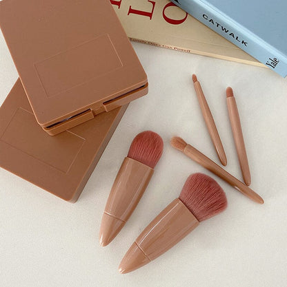 Tragbarer Kosmetikpinsel mit Spiegel